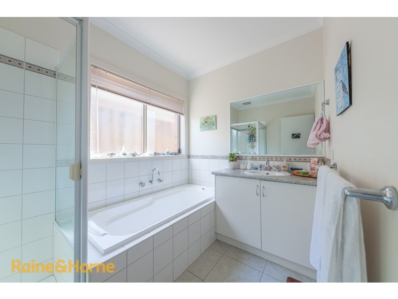 17B Keith Avenue, Sunbury VIC 3429