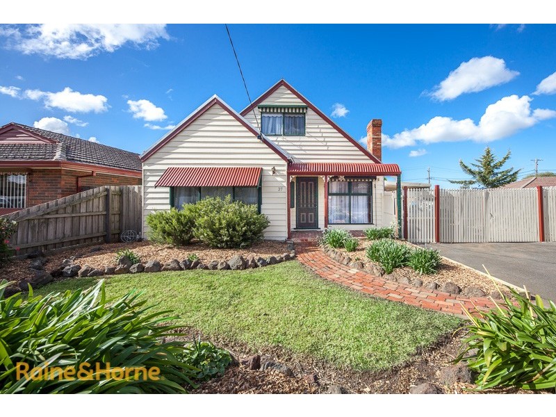 37 Flinders Street, Sunbury VIC 3429