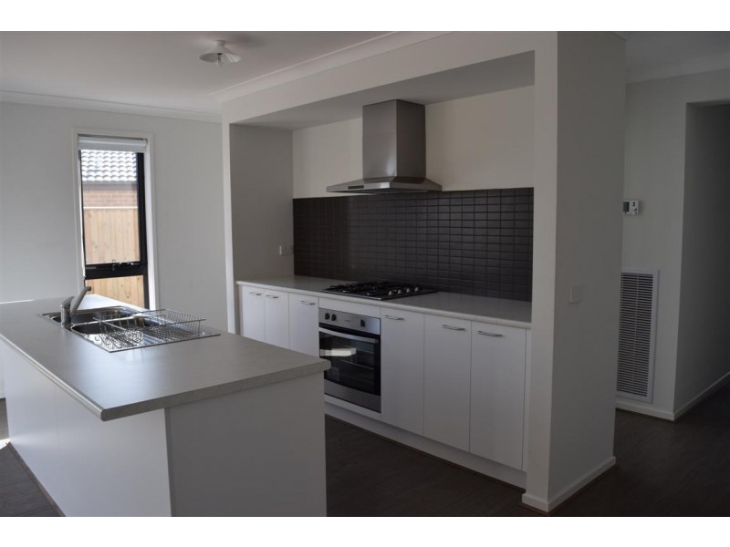 73 Rosenthal Boulevard, Sunbury VIC 3429