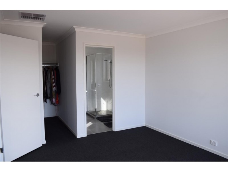 73 Rosenthal Boulevard, Sunbury VIC 3429