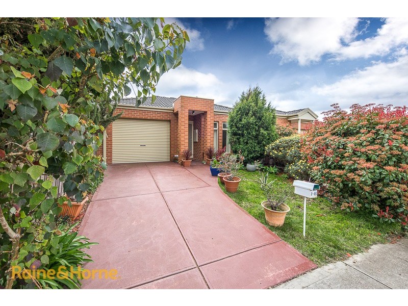 2/80 Charter Road West, Sunbury VIC 3429
