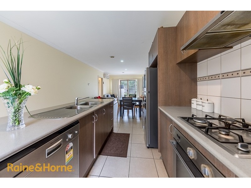 2/80 Charter Road West, Sunbury VIC 3429