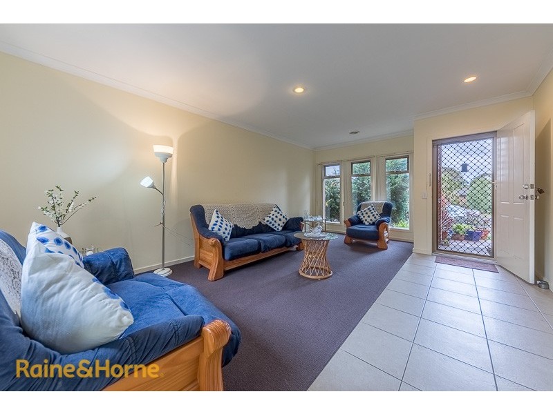2/80 Charter Road West, Sunbury VIC 3429