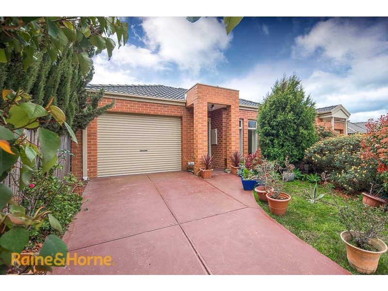 2/80 Charter Road West, Sunbury VIC 3429
