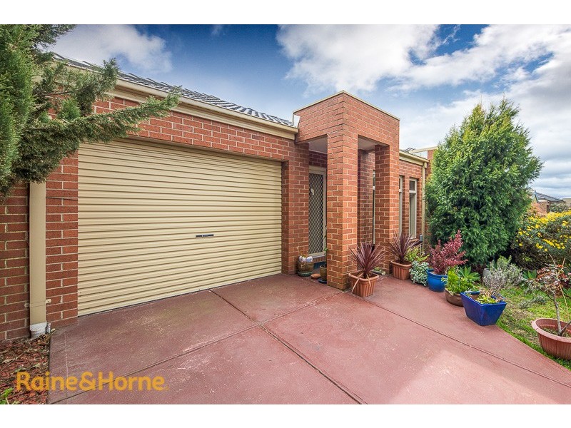 2/80 Charter Road West, Sunbury VIC 3429