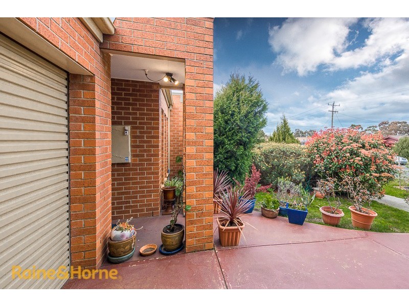 2/80 Charter Road West, Sunbury VIC 3429