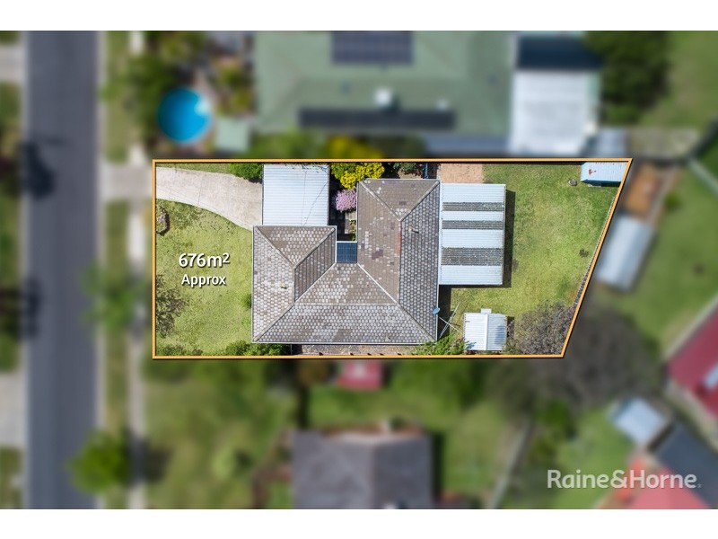 8 Hood Crescent, Sunbury VIC 3429