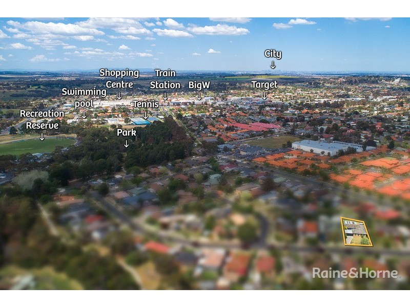 8 Hood Crescent, Sunbury VIC 3429