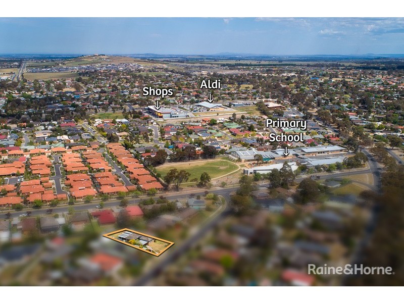 8 Hood Crescent, Sunbury VIC 3429