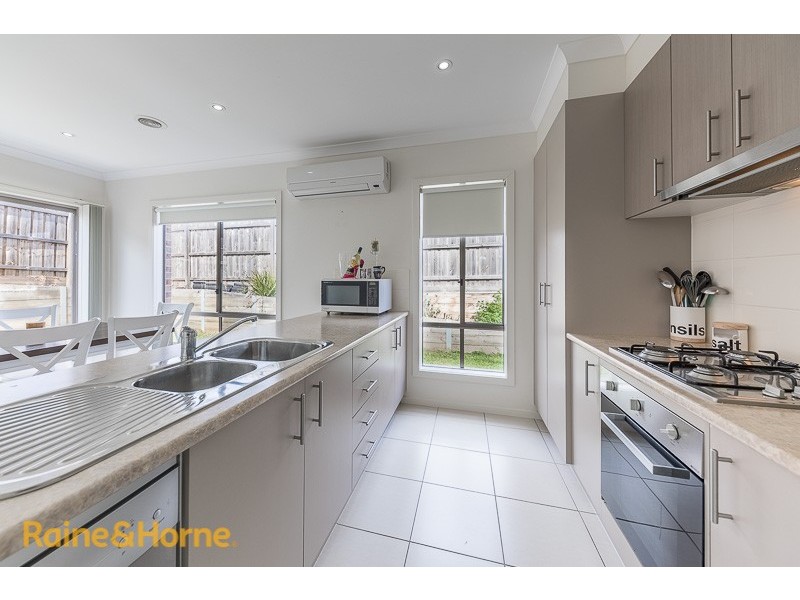 1/8 Pads Way, Sunbury VIC 3429