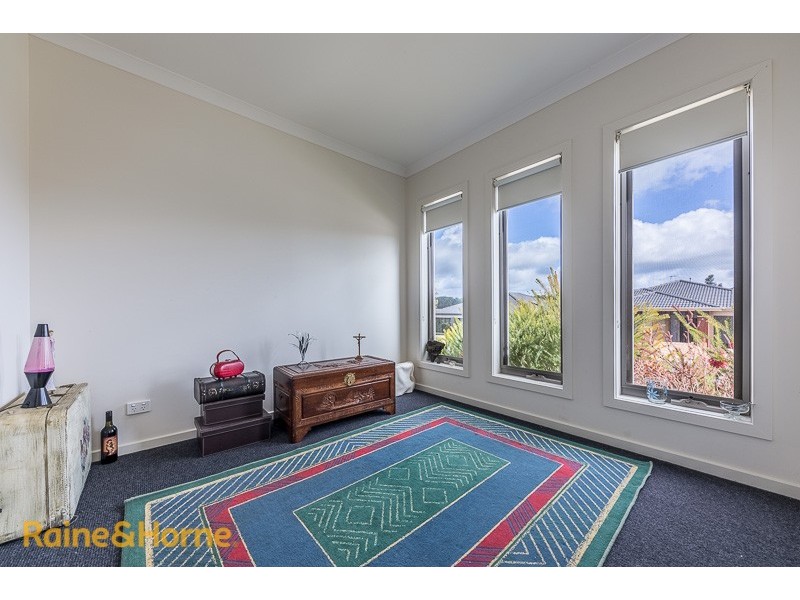 1/8 Pads Way, Sunbury VIC 3429