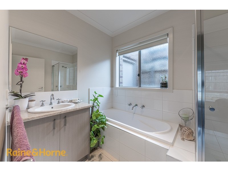 1/8 Pads Way, Sunbury VIC 3429