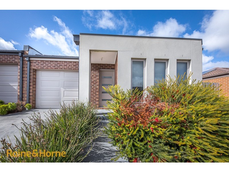 1/8 Pads Way, Sunbury VIC 3429