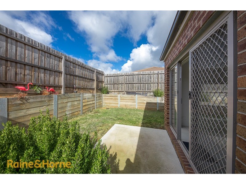 1/8 Pads Way, Sunbury VIC 3429