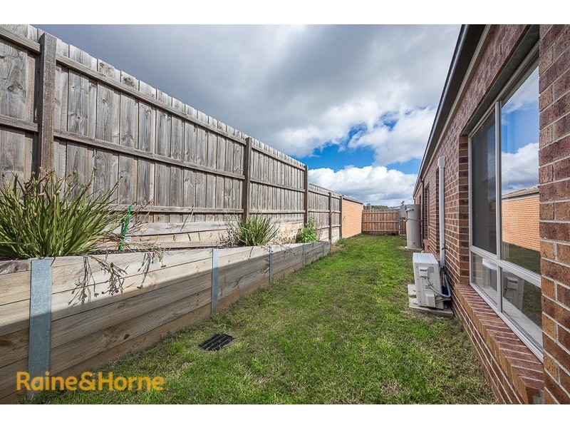 1/8 Pads Way, Sunbury VIC 3429