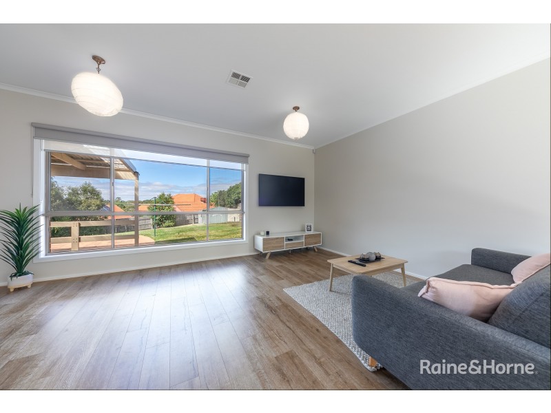 64 Balmoral Circuit, Sunbury VIC 3429