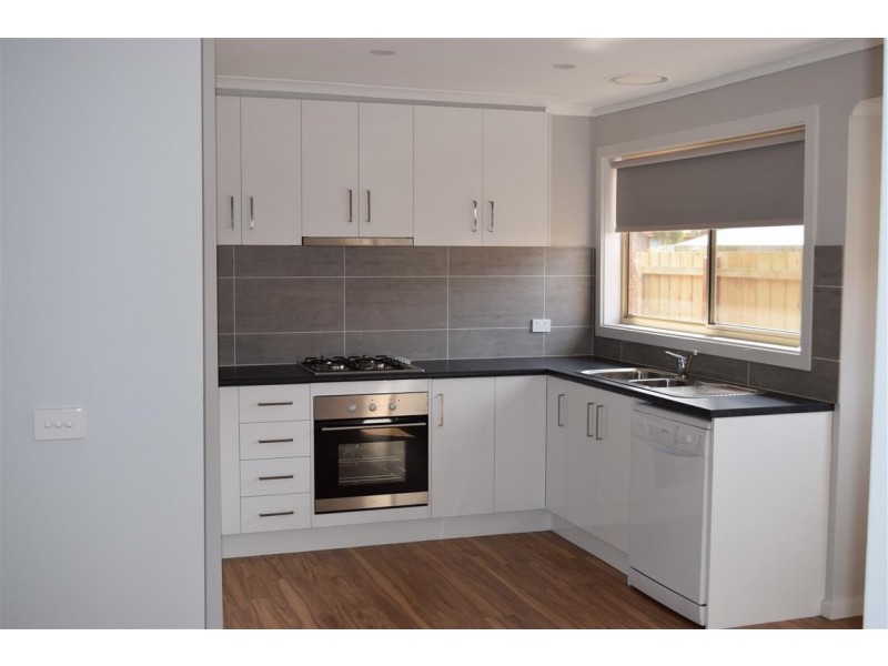 27 Deakin Street, Sunbury VIC 3429