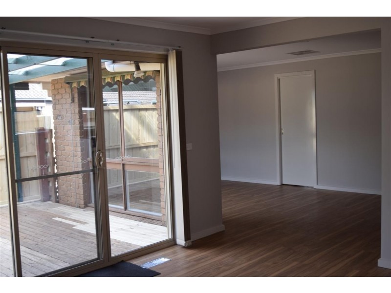 27 Deakin Street, Sunbury VIC 3429
