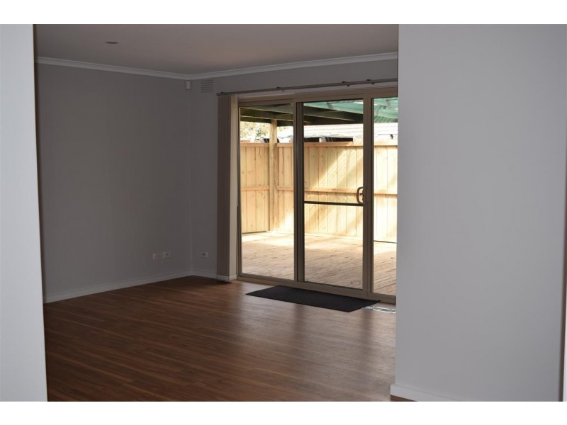 27 Deakin Street, Sunbury VIC 3429
