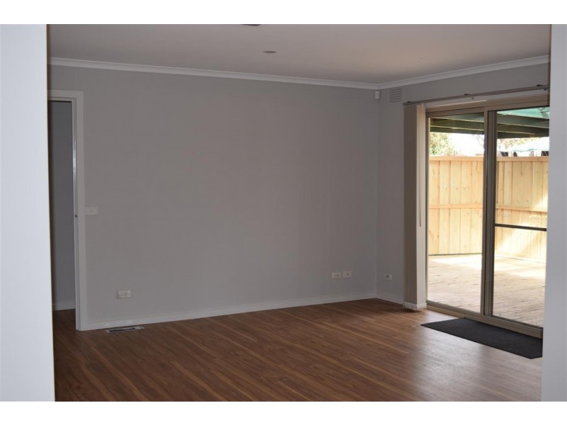 27 Deakin Street, Sunbury VIC 3429