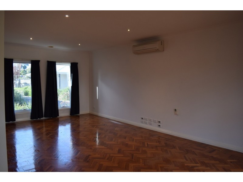 2/13-15 Logan Court, Sunbury VIC 3429