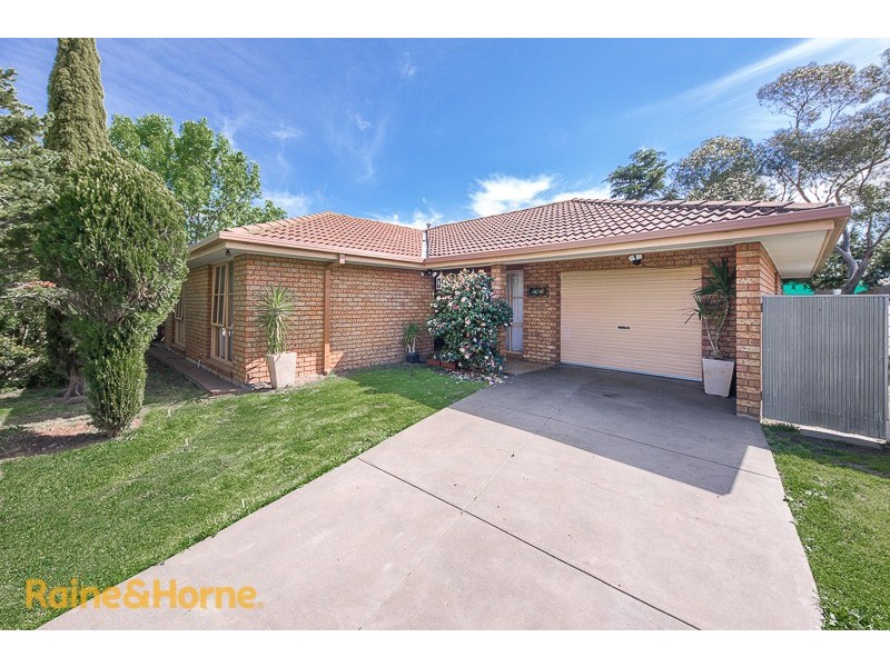 50 Dunrossil Drive, Sunbury VIC 3429