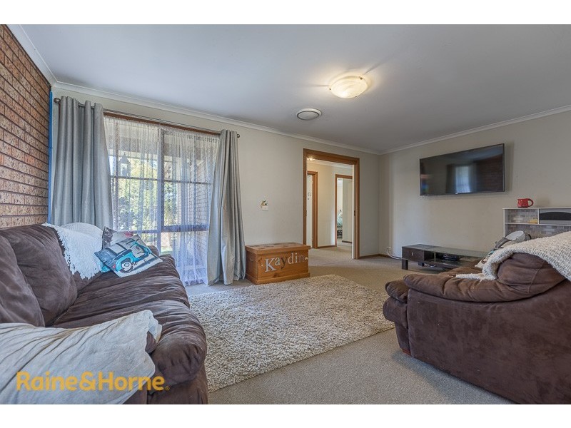 50 Dunrossil Drive, Sunbury VIC 3429
