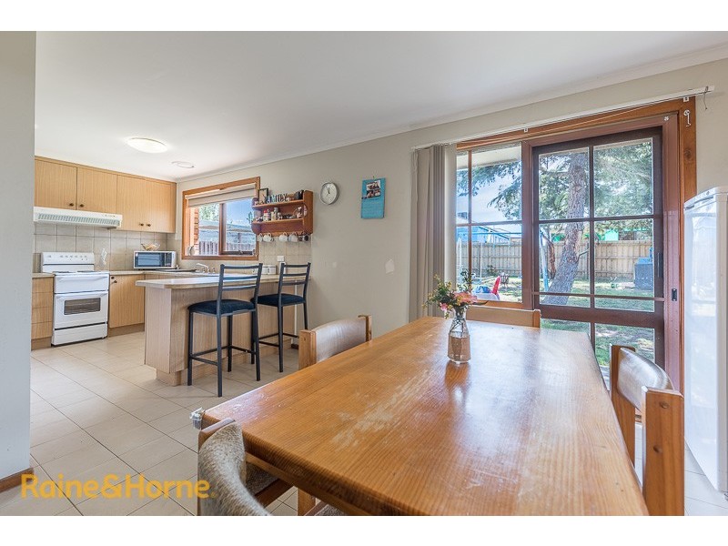 50 Dunrossil Drive, Sunbury VIC 3429