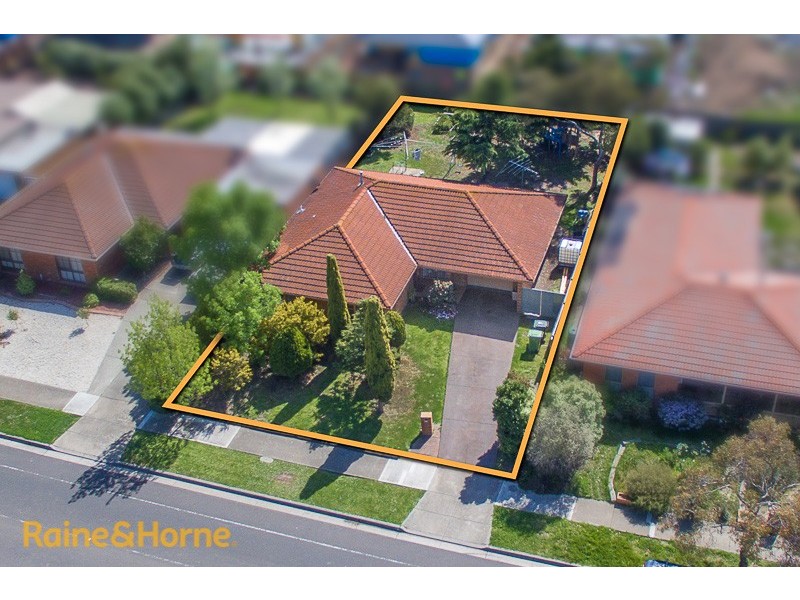 50 Dunrossil Drive, Sunbury VIC 3429