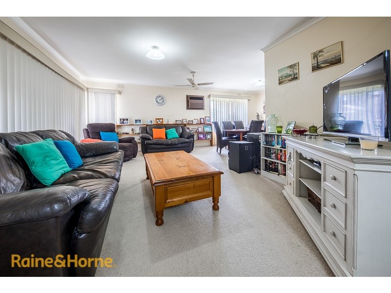 34 Heysen Drive, Sunbury VIC 3429