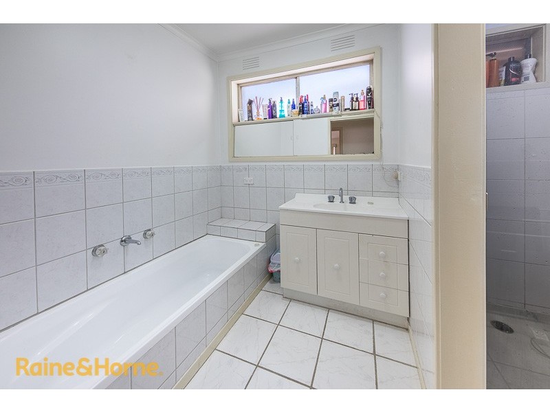 34 Heysen Drive, Sunbury VIC 3429