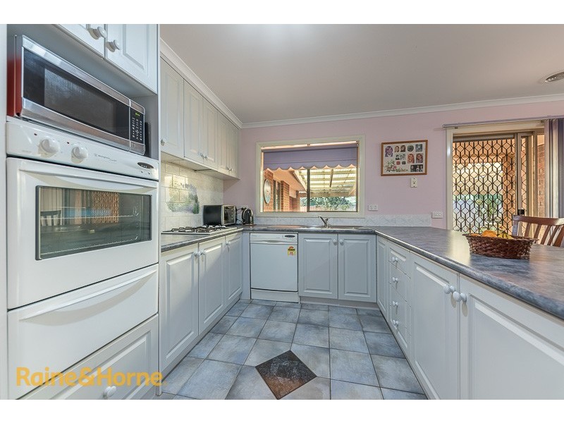 33 Kerrisdale Place, Sunbury VIC 3429