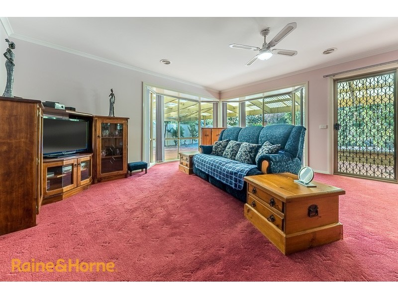 33 Kerrisdale Place, Sunbury VIC 3429