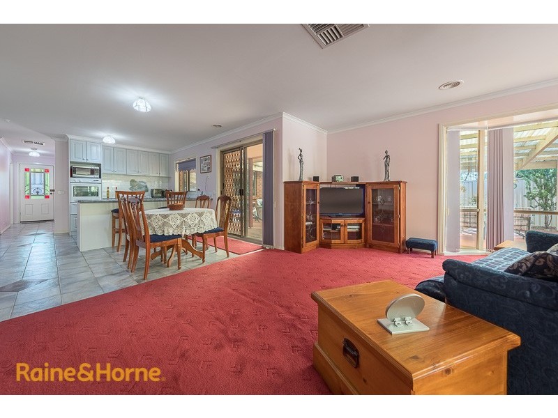 33 Kerrisdale Place, Sunbury VIC 3429