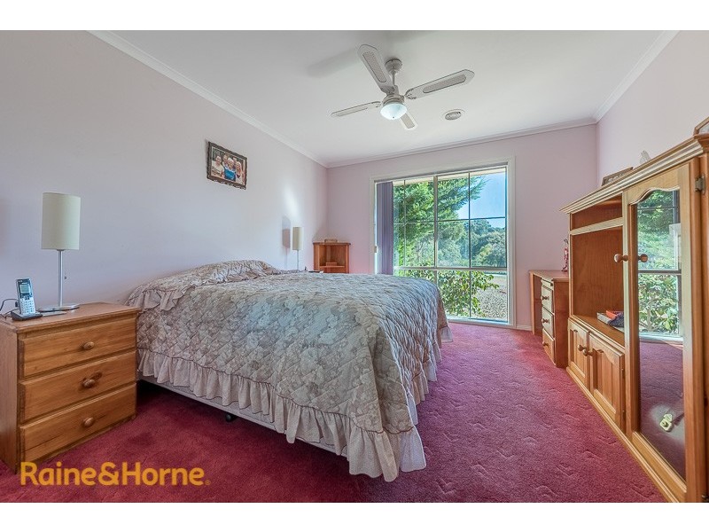 33 Kerrisdale Place, Sunbury VIC 3429