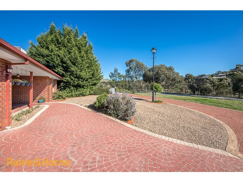33 Kerrisdale Place, Sunbury VIC 3429