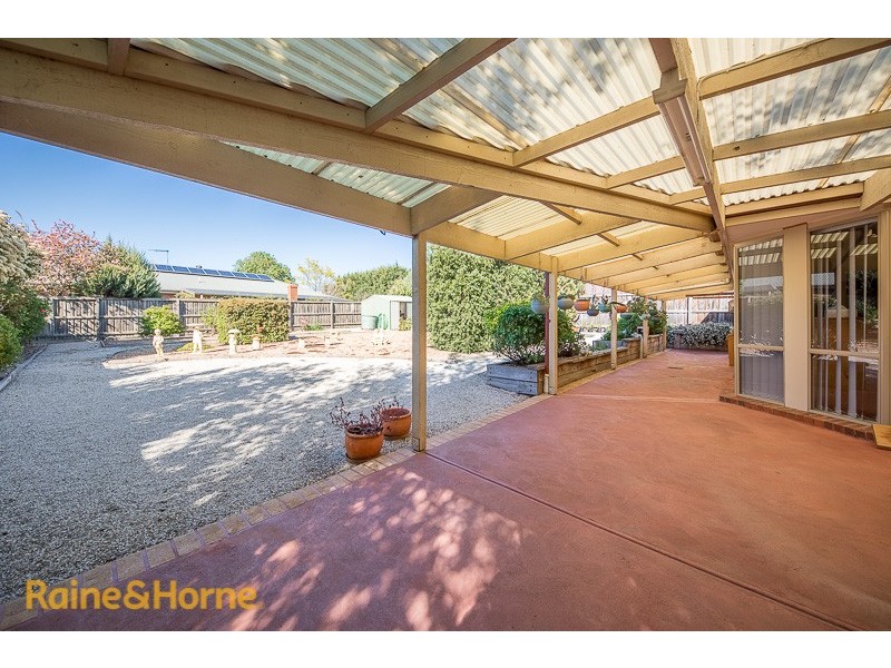 33 Kerrisdale Place, Sunbury VIC 3429