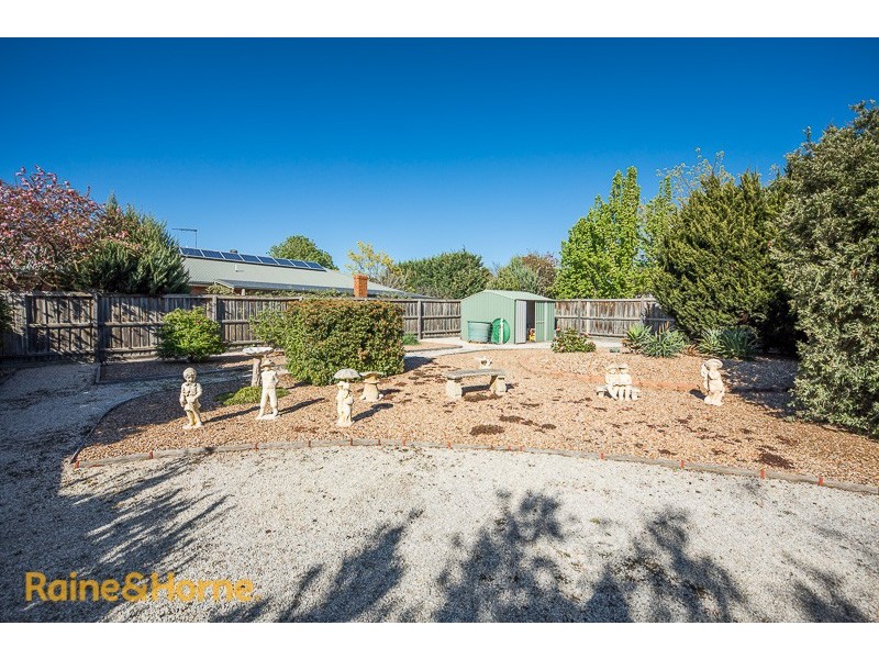 33 Kerrisdale Place, Sunbury VIC 3429