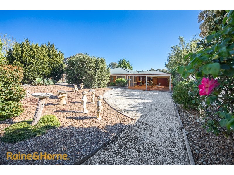 33 Kerrisdale Place, Sunbury VIC 3429