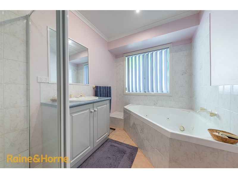 33 Kerrisdale Place, Sunbury VIC 3429