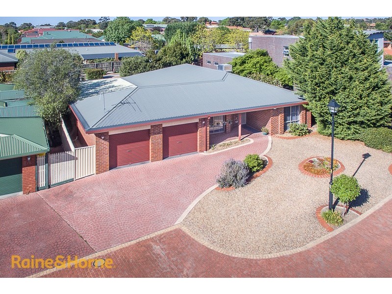 33 Kerrisdale Place, Sunbury VIC 3429