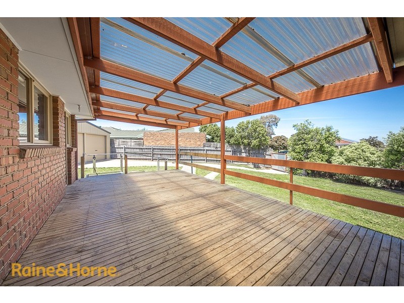 5 Crawford Way, Sunbury VIC 3429