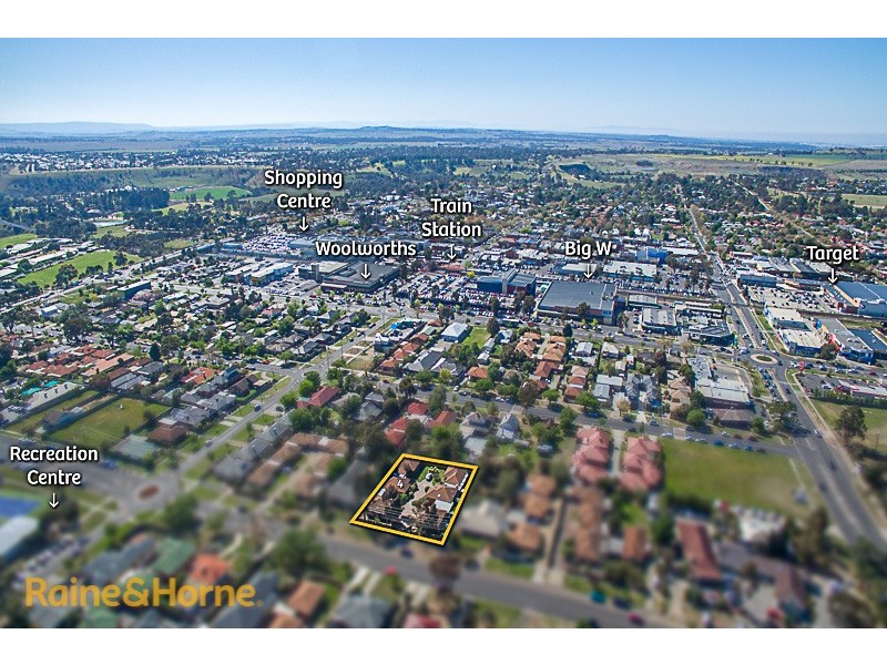 4/39-41 Ligar Street, Sunbury VIC 3429