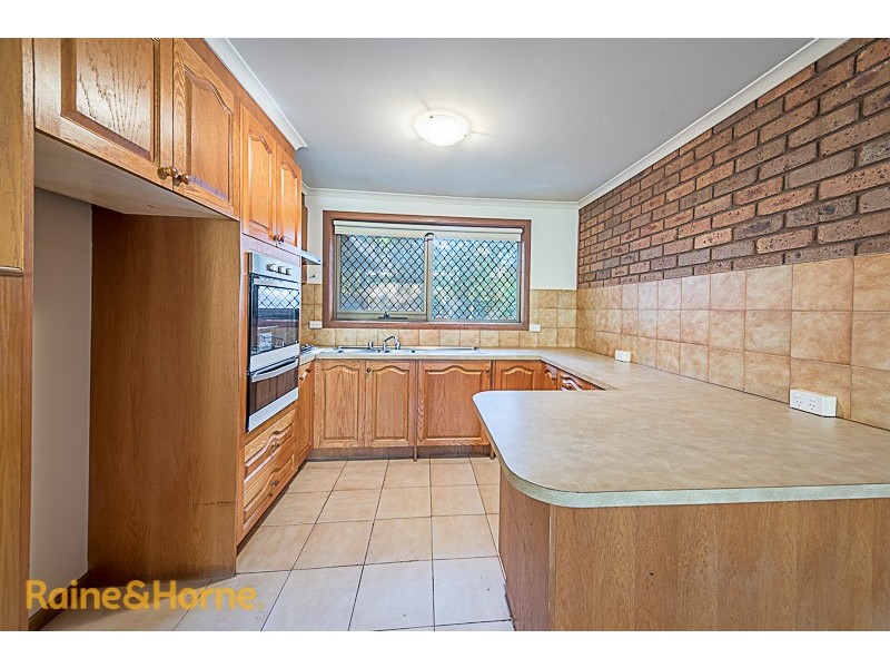 4/39-41 Ligar Street, Sunbury VIC 3429