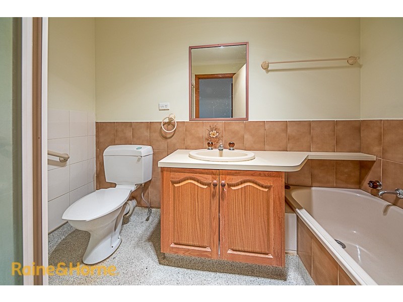 4/39-41 Ligar Street, Sunbury VIC 3429