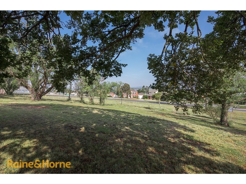 58 The Avenue, Sunbury VIC 3429