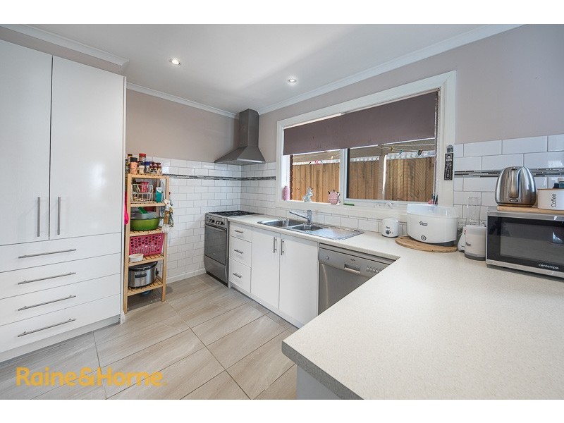 11 Hobson Court, Sunbury VIC 3429