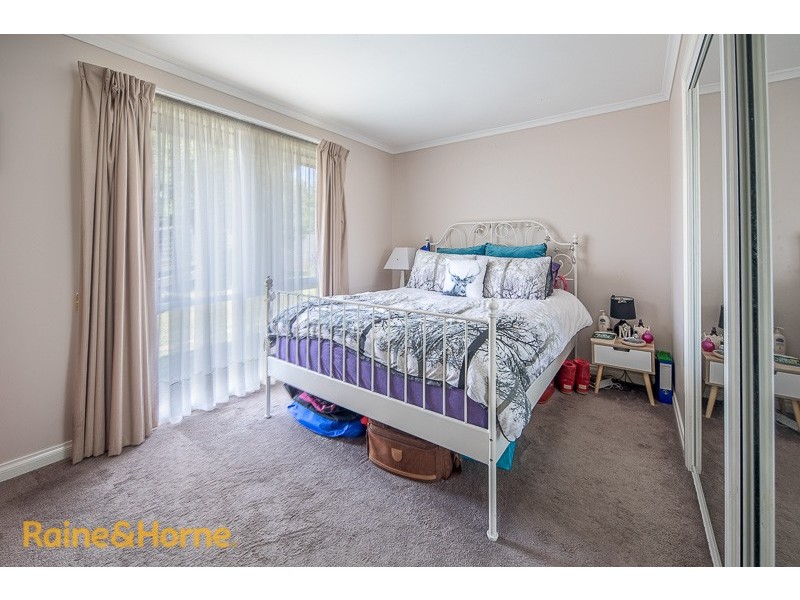 11 Hobson Court, Sunbury VIC 3429