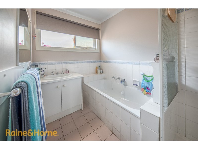 11 Hobson Court, Sunbury VIC 3429