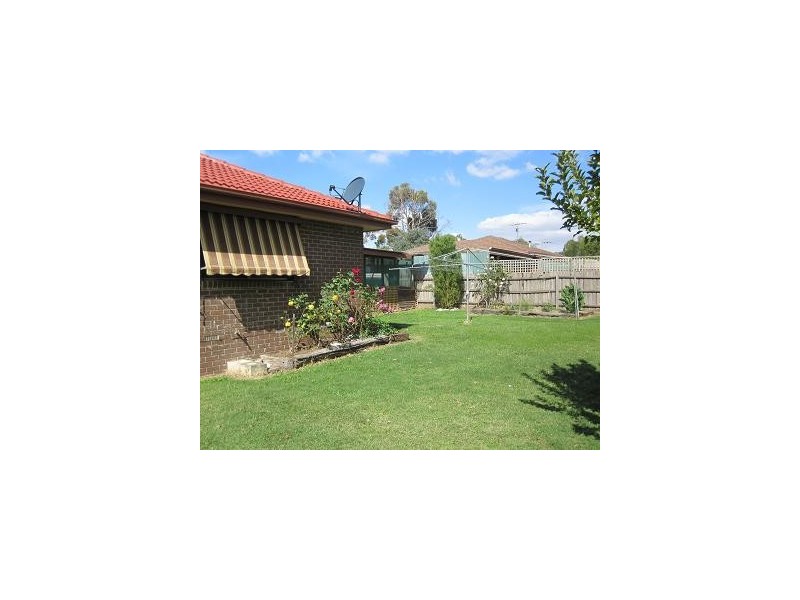 10 Simpson Avenue, Sunbury VIC 3429